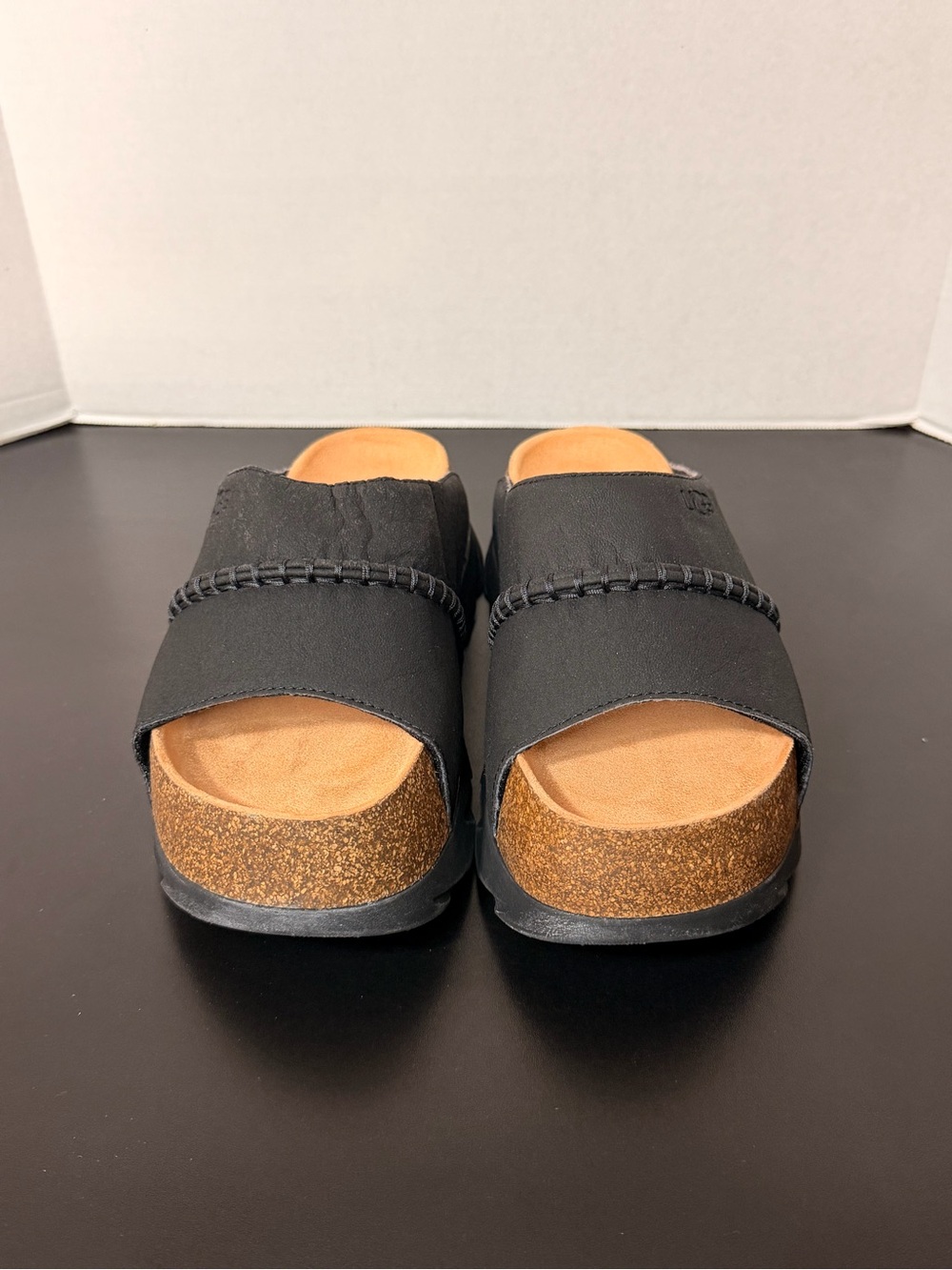 Women’s UGG sunskip slide - Picture 2 of 5